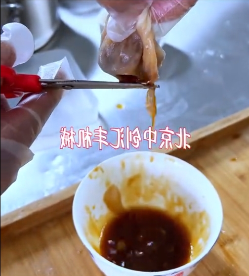 解密 湯多，餡兒大，皮兒薄。晶瑩剔透的灌湯包，是如何做出來的？